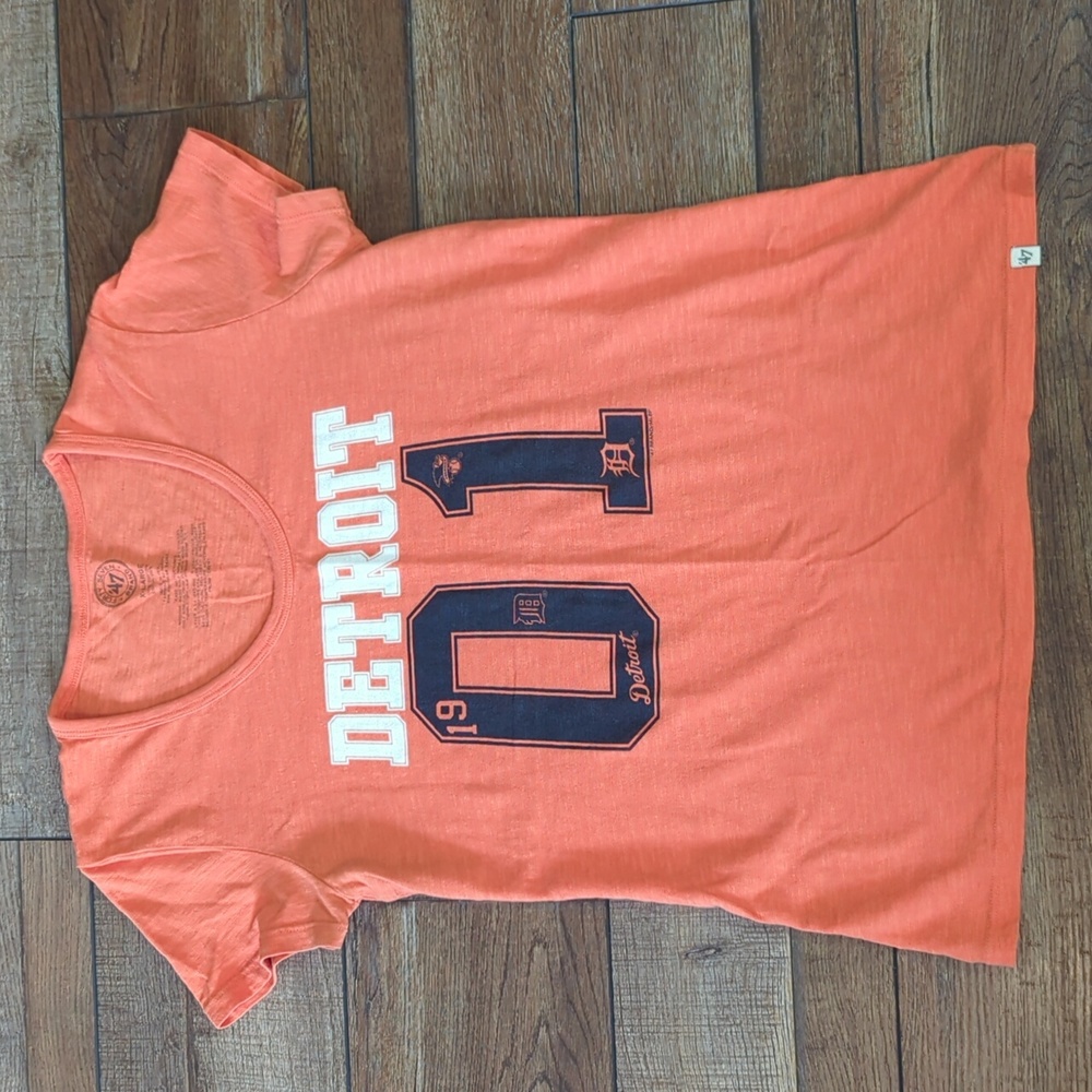 Detroit Tigers Scoop Neck